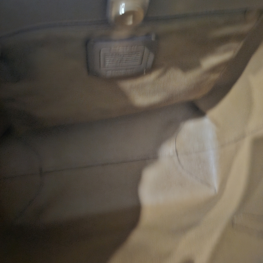 Coach City Tote Bag In Signature Canvas - Picture 4 of 5